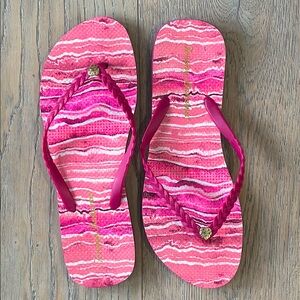 TommyBahama Pink Striped Cabernet Whykiki Braided Flip Flops Metal Leaf Charm- 9